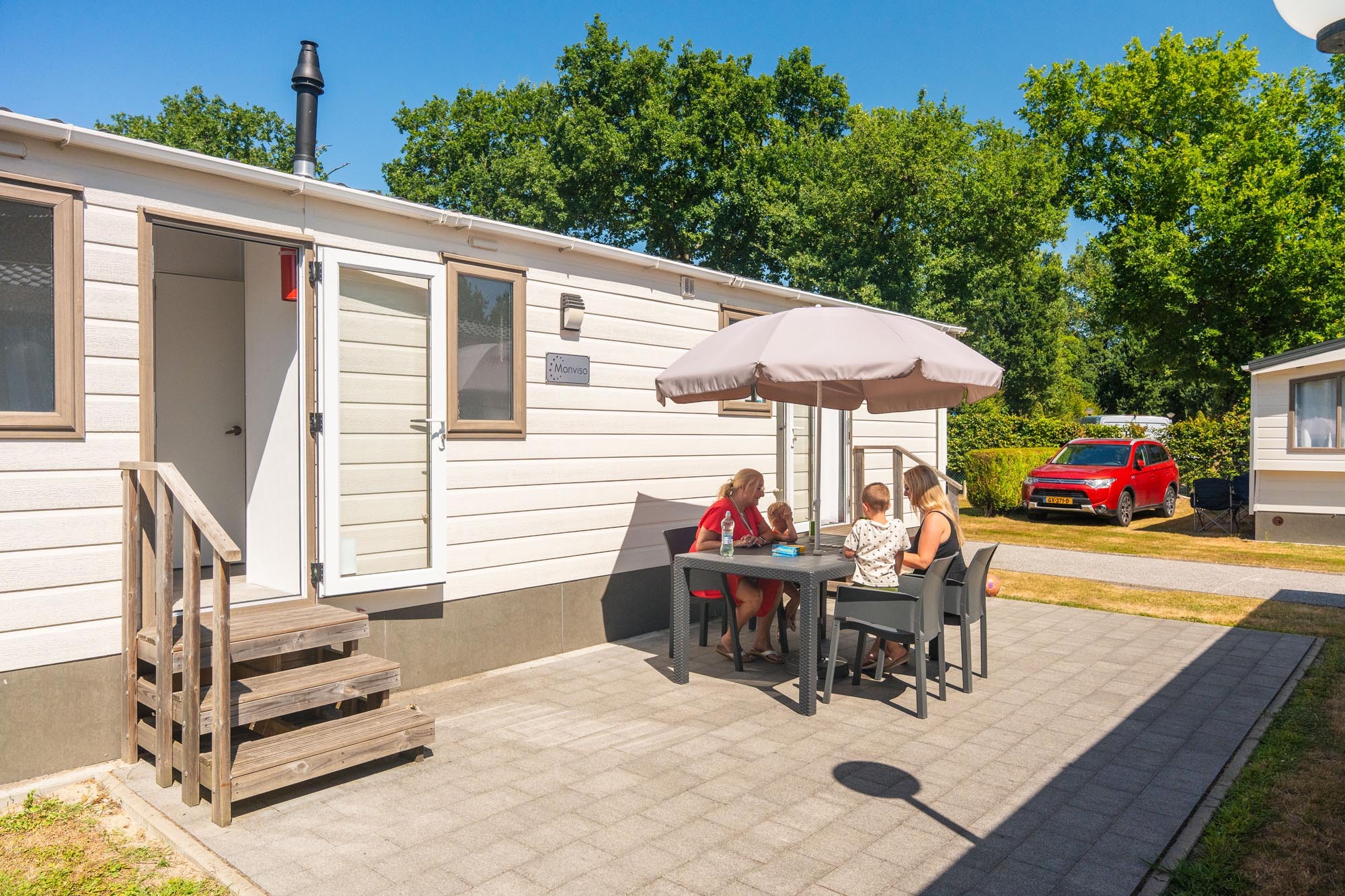 Bezoekers bij vakantiechalet Superieur de Luxe