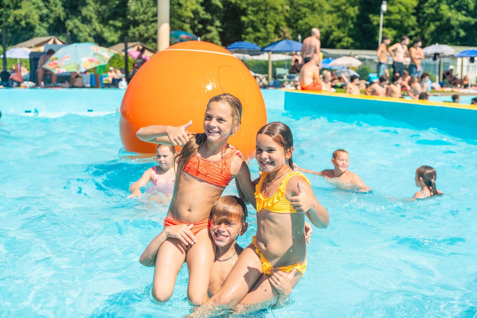 Kinderen in het zwemparadijs van Wilhelm Tell